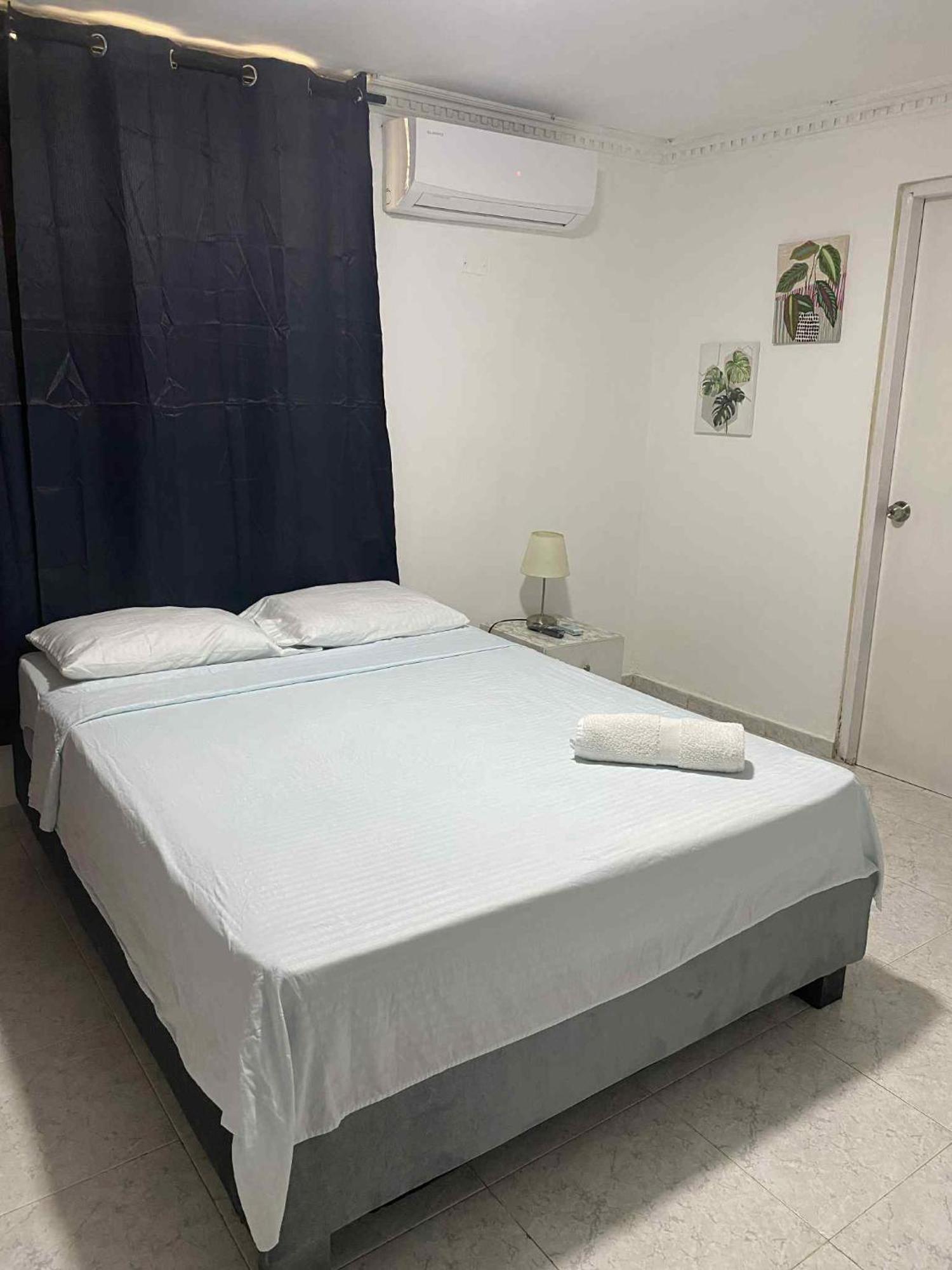 Habitación Independiente Cerca Al Aeropuerto # 4 Habitación en casa particular *